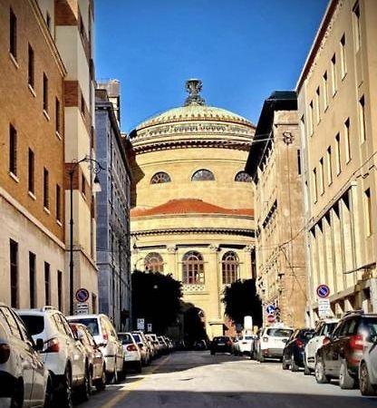 Un Raggio Di Sole Al Massimo Apartment Palermo Exterior photo